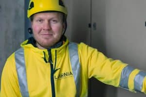 Sähköasentaja